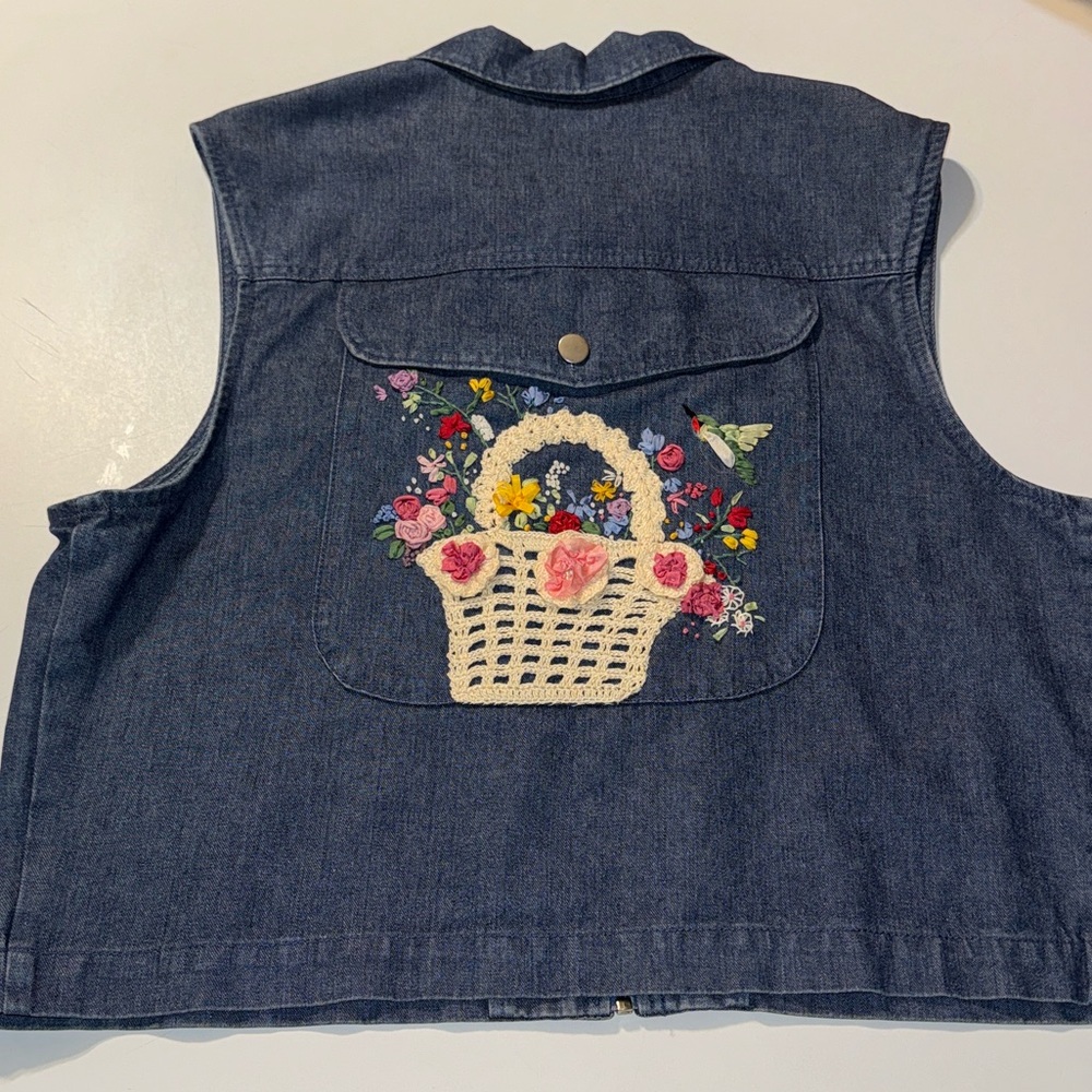 Vintage Willowbend Denim Vest w/beautiful‎ embroidered back piece!